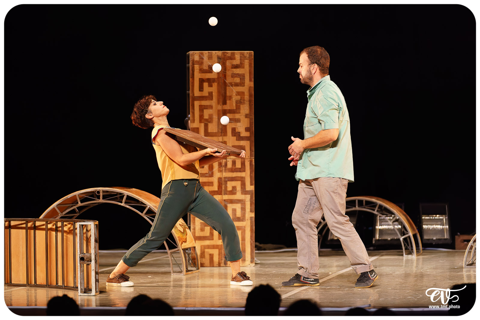 ESENCIAL (VAIVEN CIRCO)